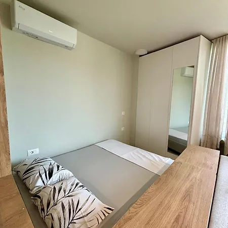 Retreat-b Durres